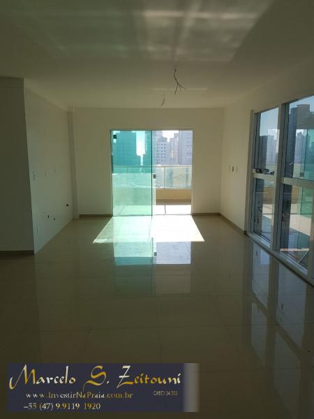 Apartamento com 3 Dormitórios à venda, 105 m² por R$ 469.000,00